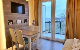 Apartament Złoty relaks tuż przy plaży z balkonem z widokiem na Hel i hamakami